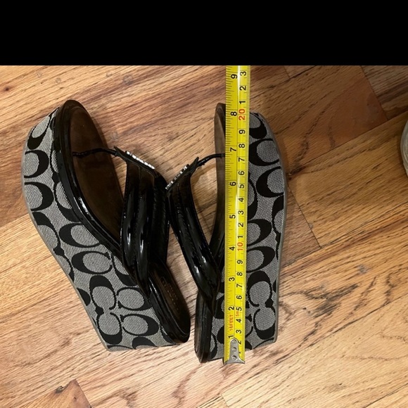 Beautiful Coach wedge sandals - Picture 9 of 9
